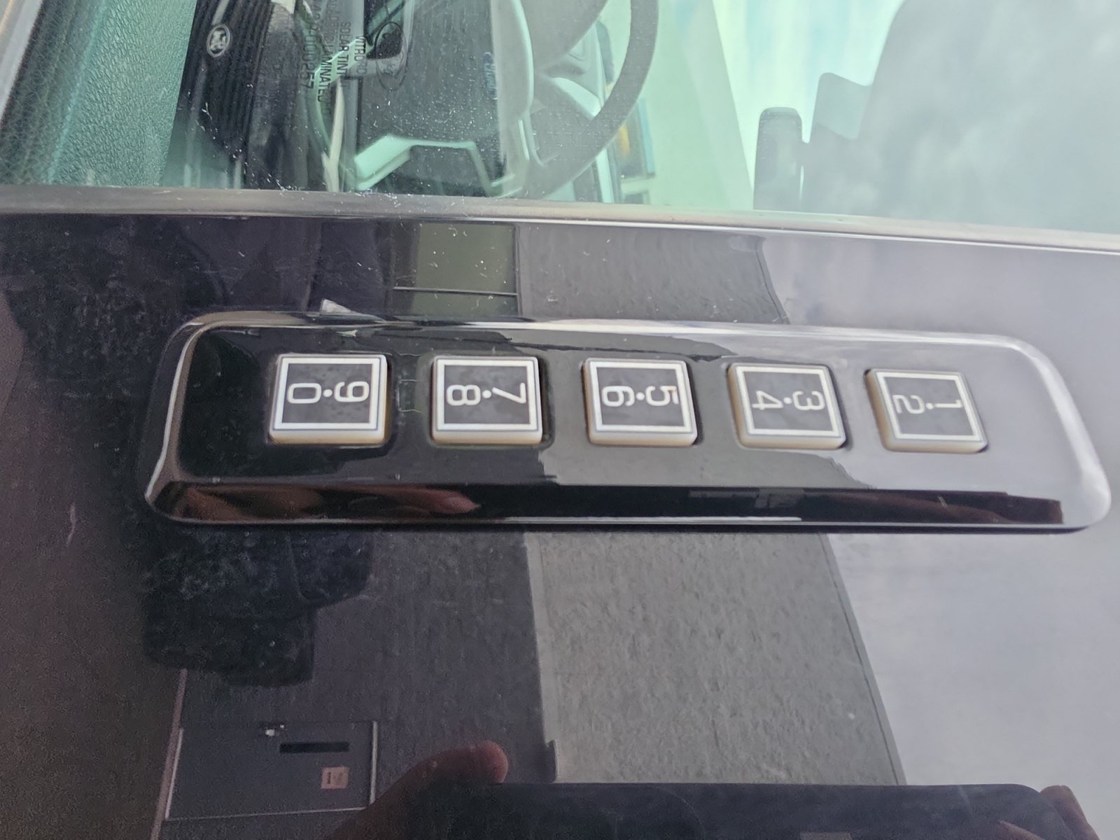 Used 2020 Ford F250 Lariat w/ Lariat Ultimate Package AWD/4WD image 26