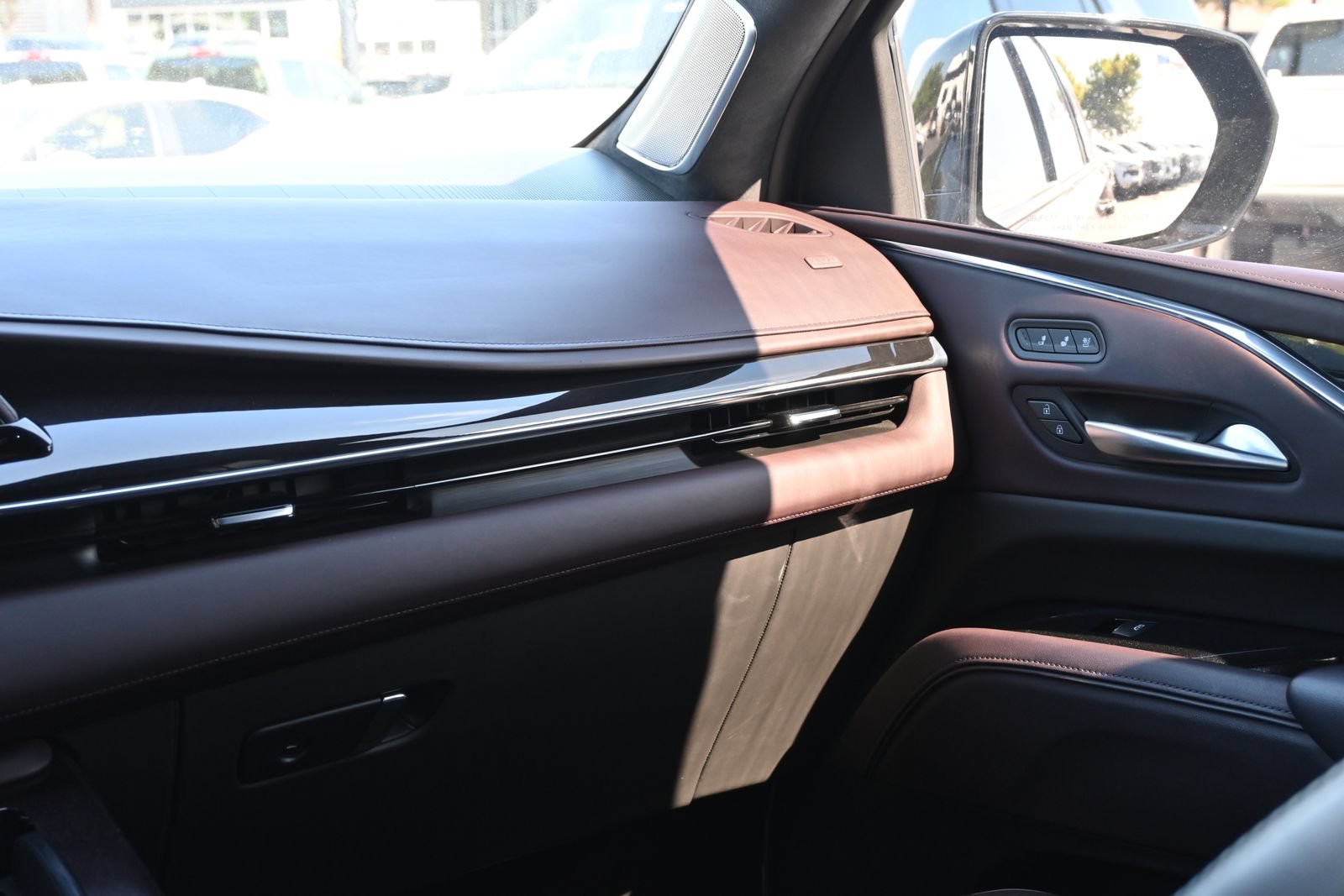 Certified 2023 Cadillac Escalade ESV Sport Platinum AWD/4WD image 8