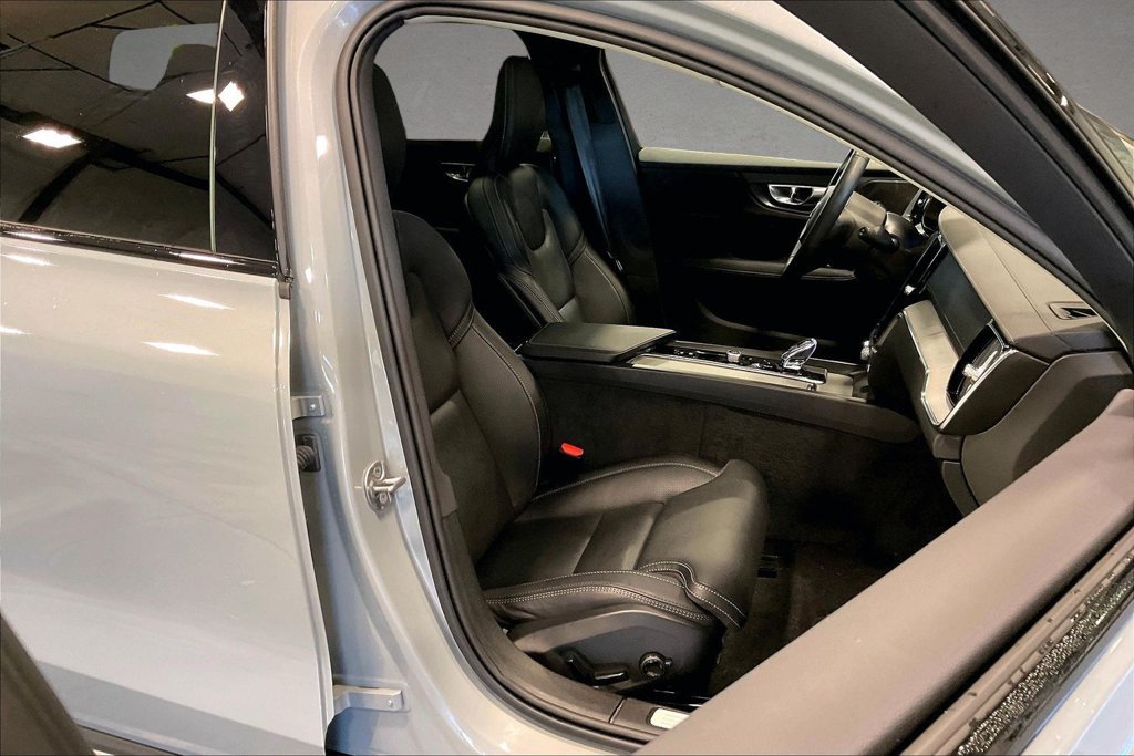 New 2026 Volvo V60 B5 Cross Country Ultra w/ Protection Package Premier AWD/4WD image 30