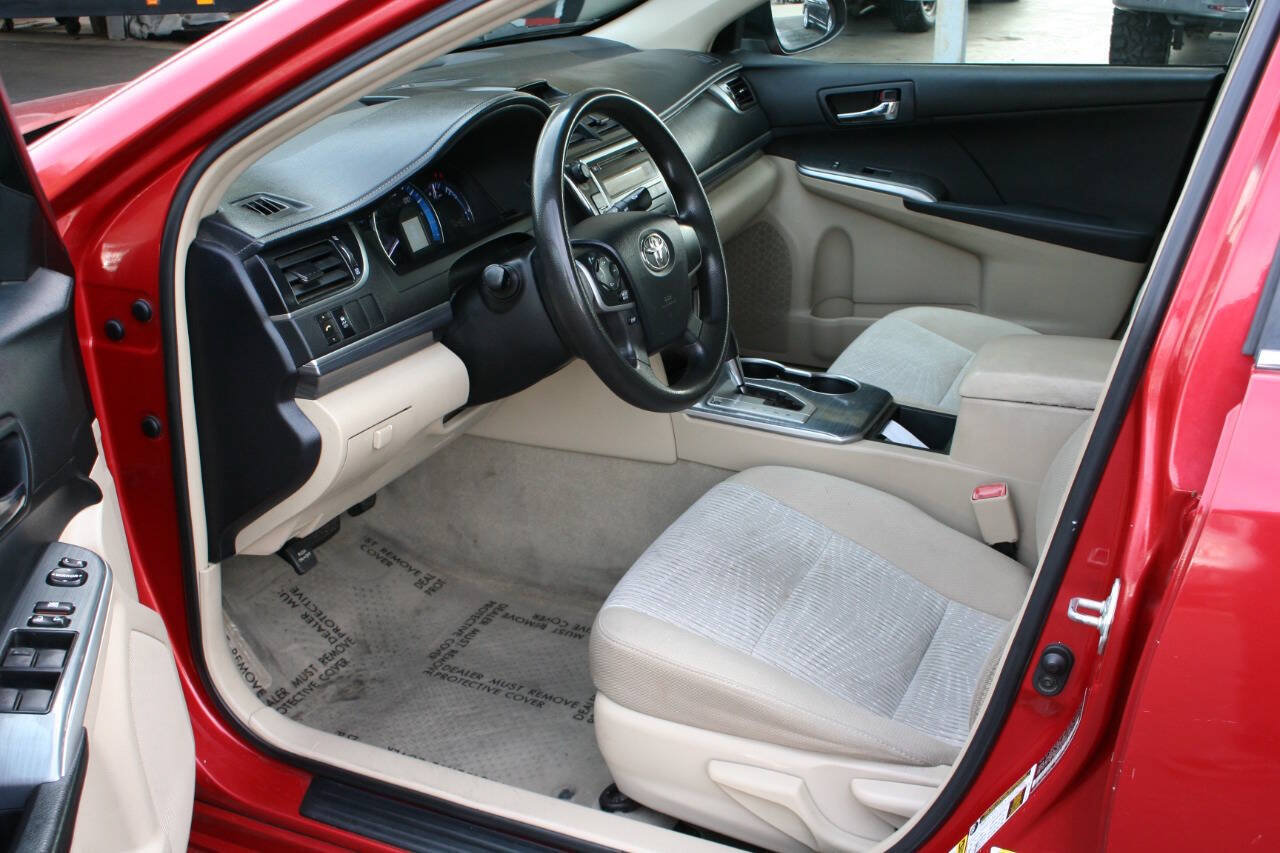 Used 2012 Toyota Camry LE w/ Preferred Accessory Pkg FWD image 16