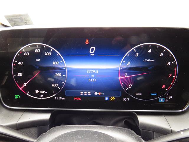 Used 2025 Mercedes-Benz GLC 300 4MATIC image 10