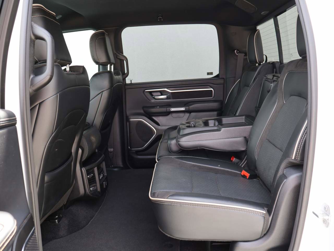 Used 2025 RAM 1500 Laramie image 10
