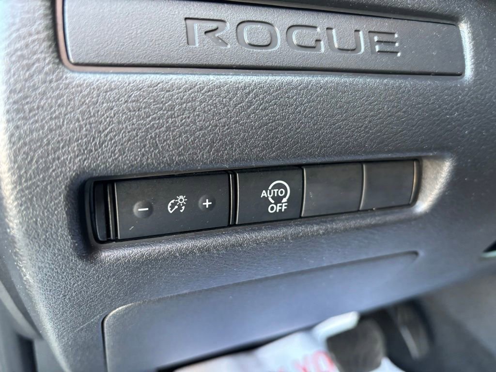 Used 2024 Nissan Rogue S image 17