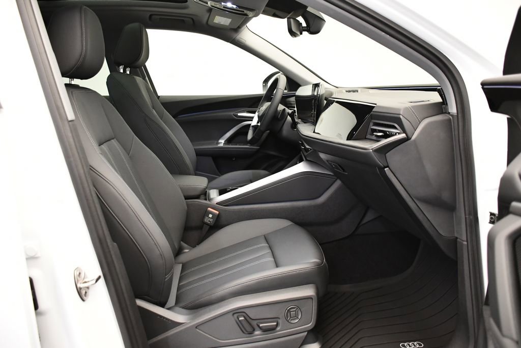 Used 2025 Audi Q5 Premium w/ Convenience Package image 47