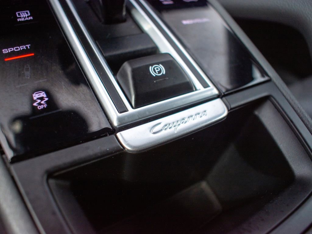 Used 2022 Porsche Cayenne AWD/4WD image 33