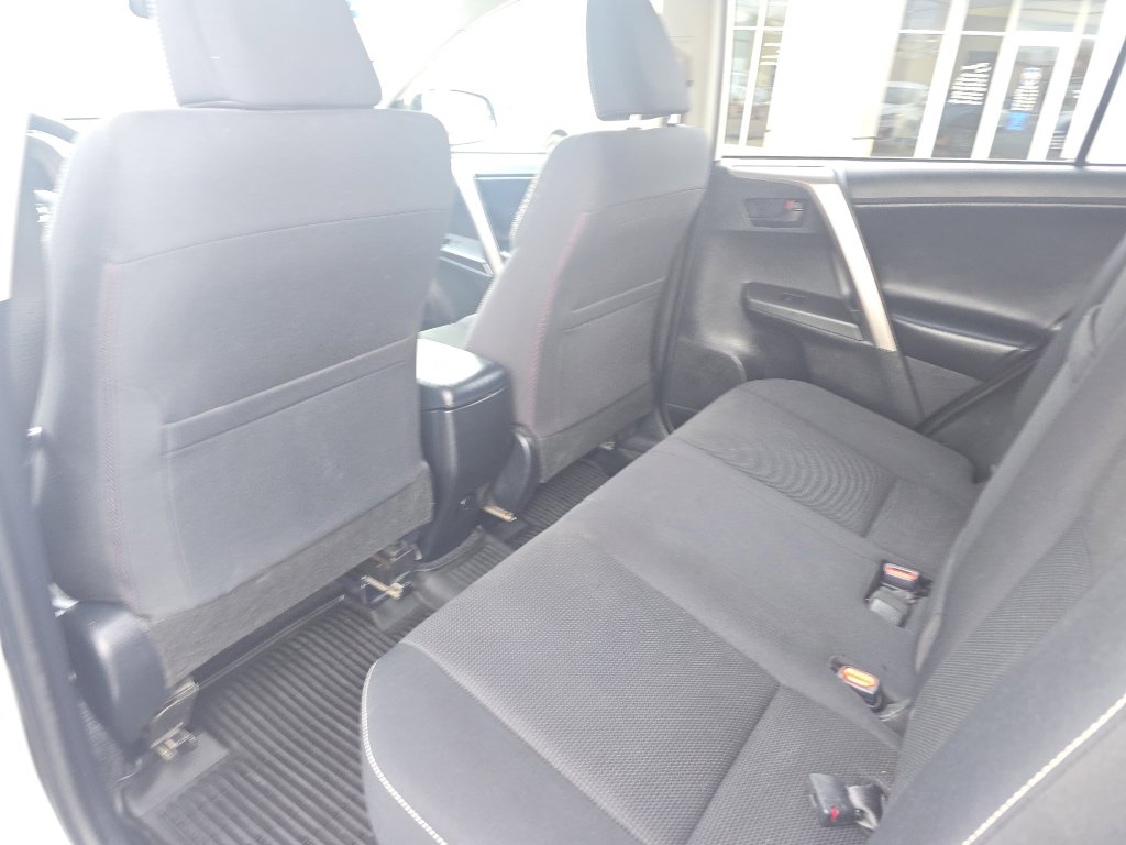 Used 2018 Toyota RAV4 LE image 24