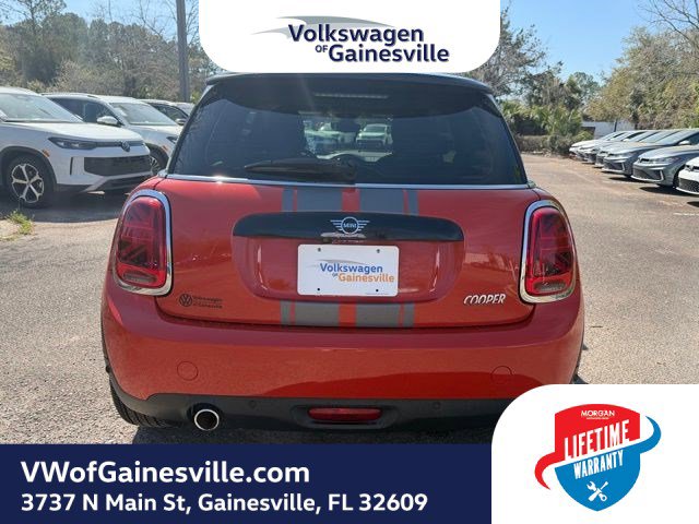 Used 2021 MINI Cooper 2-Door Hardtop image 5