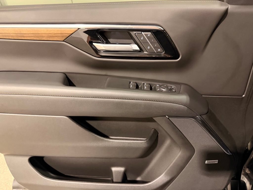 Used 2026 Chevrolet Tahoe High Country AWD/4WD image 15