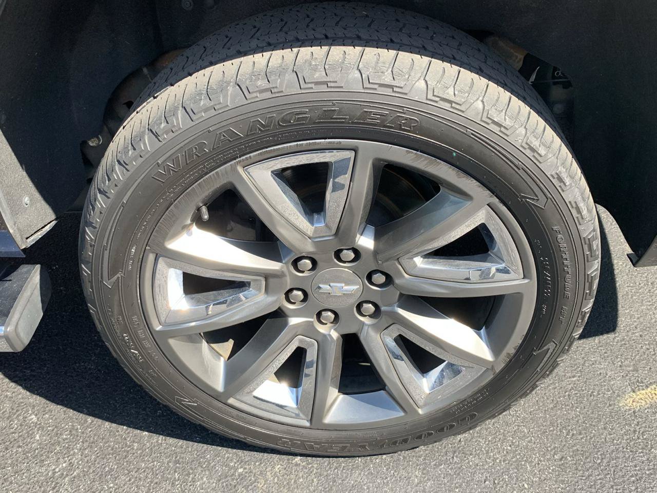 Used 2018 Chevrolet Tahoe LT w/ LT Signature Package AWD/4WD image 34