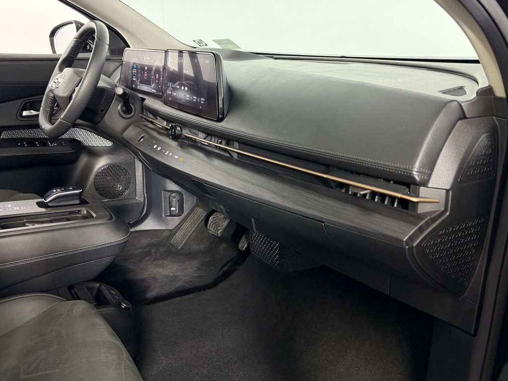Used 2023 Nissan Ariya AWD image 32