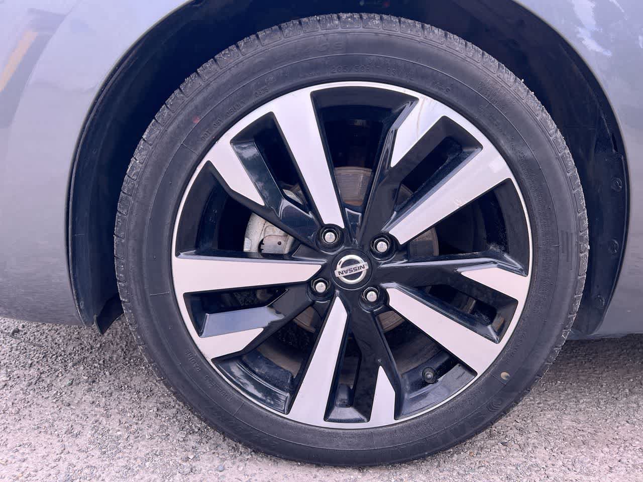 Used 2022 Nissan Versa SR w/ Convenience Package FWD image 10