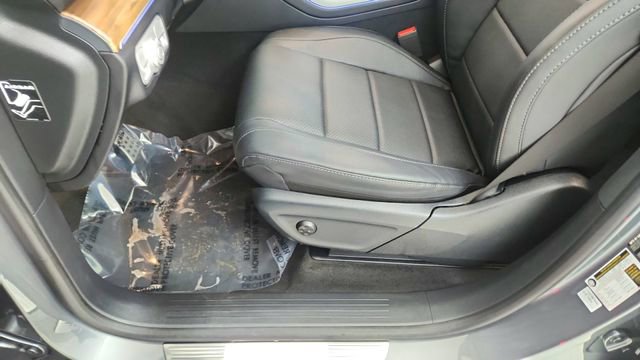 Used 2025 Mercedes-Benz GLS 450 4MATIC image 41