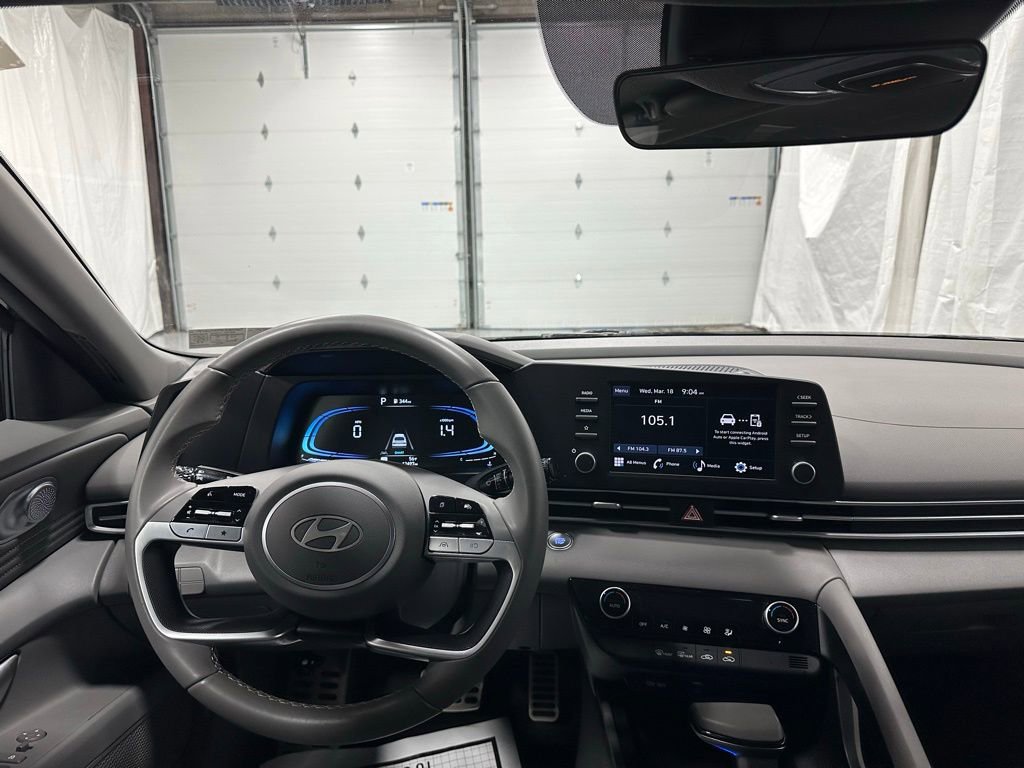 Used 2025 Hyundai Elantra Sport image 16