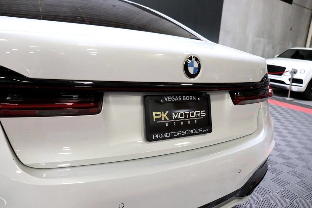 Used 2020 BMW 750i xDrive w/ Executive Package AWD/4WD image 7