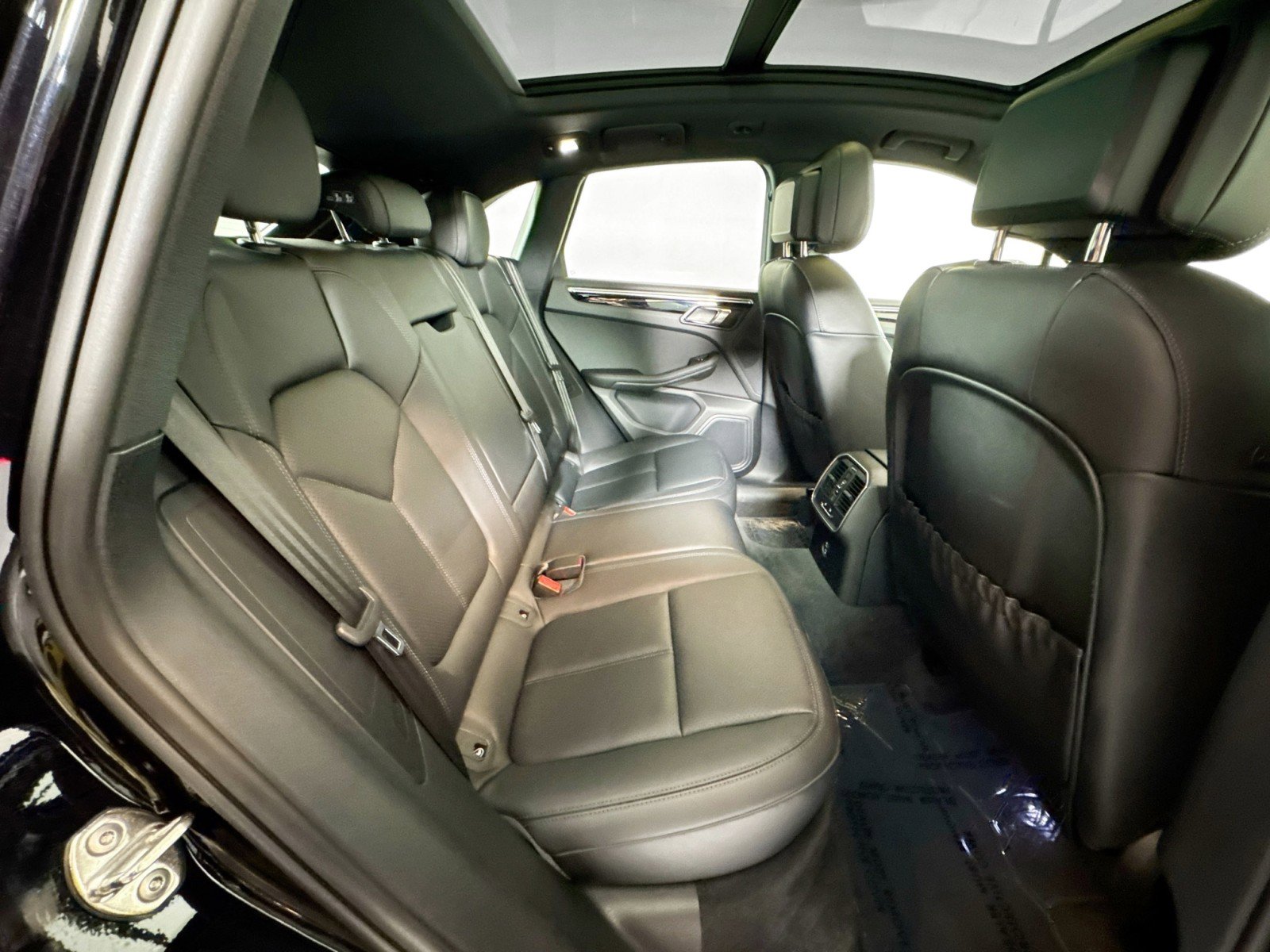 Certified 2025 Porsche Macan image 23