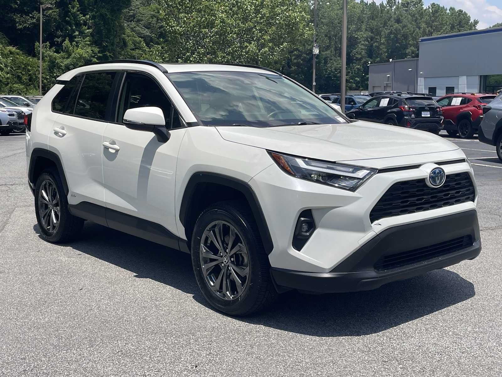 Used 2022 Toyota RAV4 XLE Premium AWD/4WD image 5