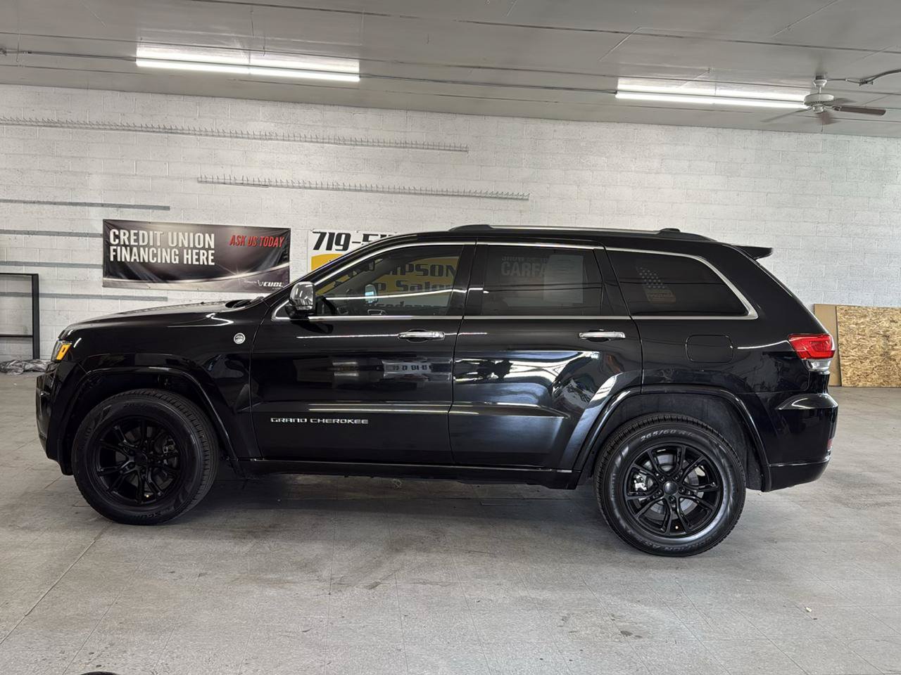 Used 2015 Jeep Grand Cherokee Overland AWD/4WD image 95