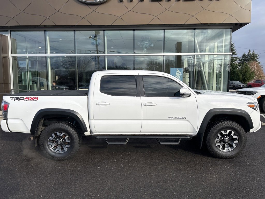 Used 2022 Toyota Tacoma TRD Off-Road image 2