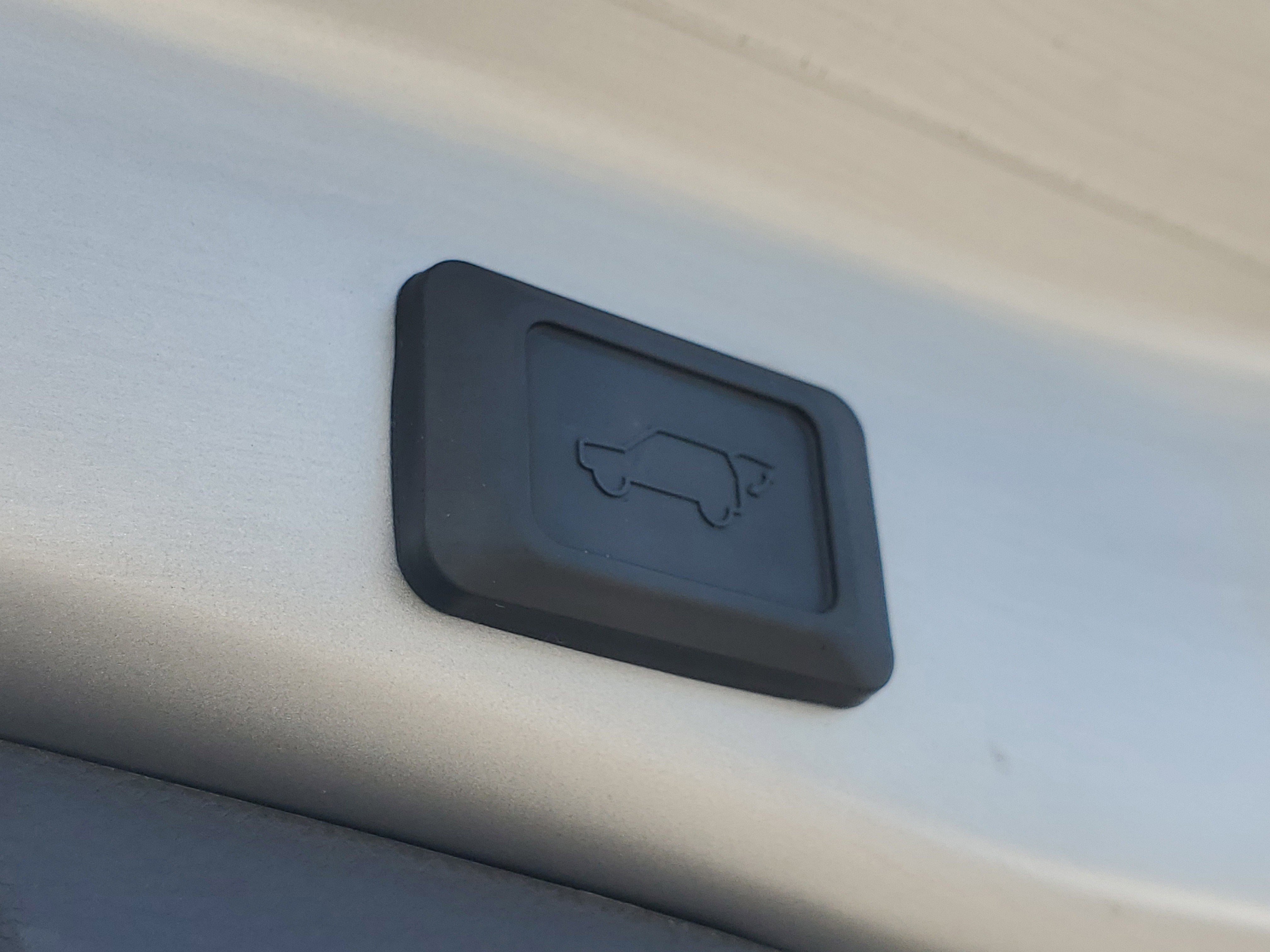 Used 2022 Toyota RAV4 XLE Premium image 10