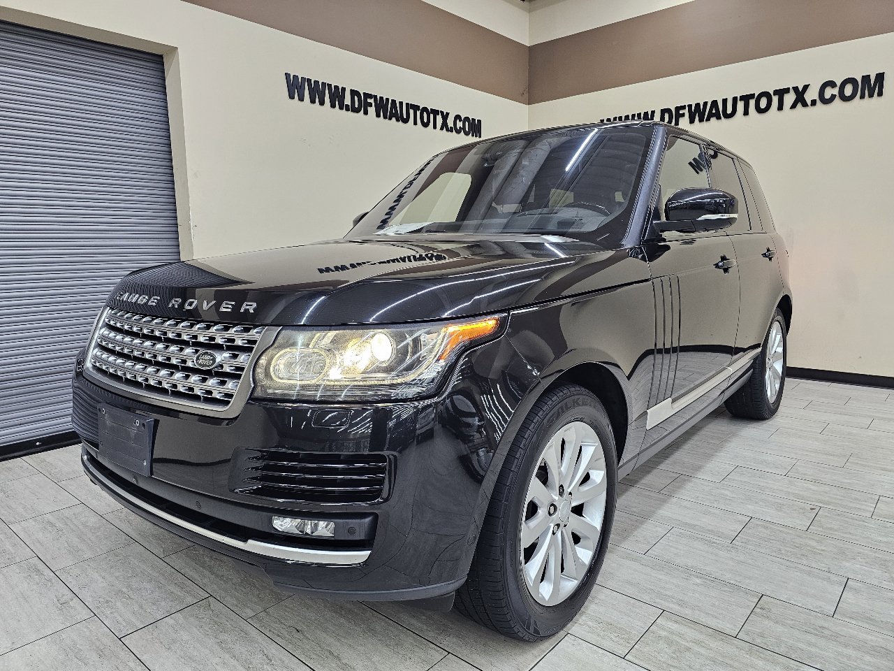 Used 2016 Land Rover Range Rover HSE image 2