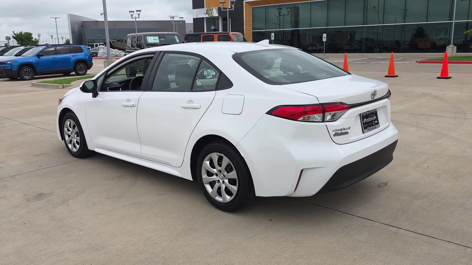 Used 2024 Toyota Corolla LE FWD image 2