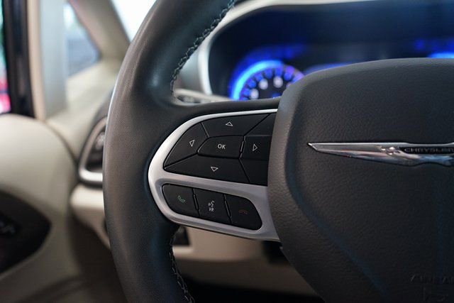 Used 2022 Chrysler Pacifica Touring-L image 31