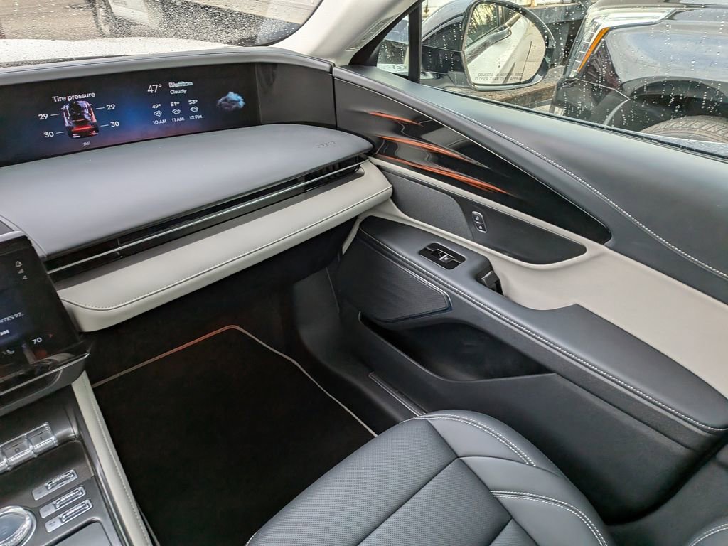 Used 2025 Lincoln Nautilus Premier image 18