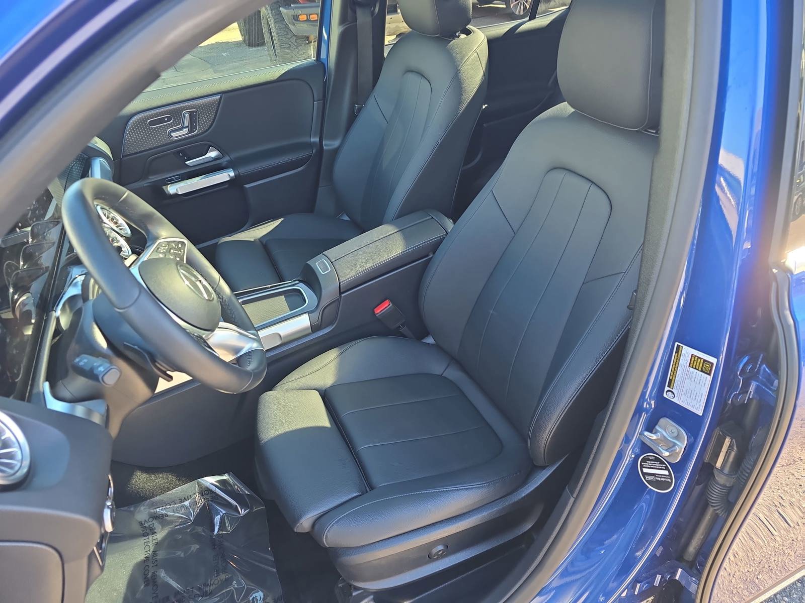 Used 2024 Mercedes-Benz GLB 250 4MATIC image 17