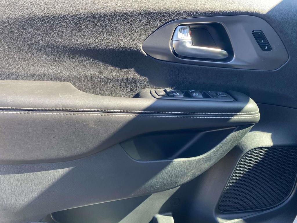 New 2026 Chrysler Pacifica Select image 12