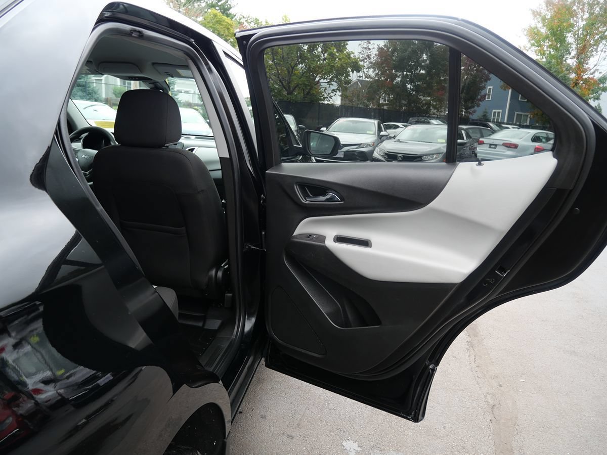 Used 2021 Chevrolet Equinox LS AWD/4WD image 30