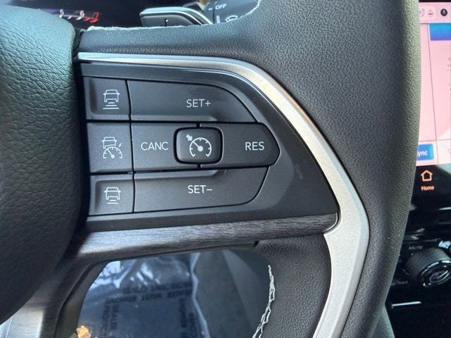 New 2025 Jeep Grand Cherokee L Limited w/ Luxury Tech Group II RWD image 15