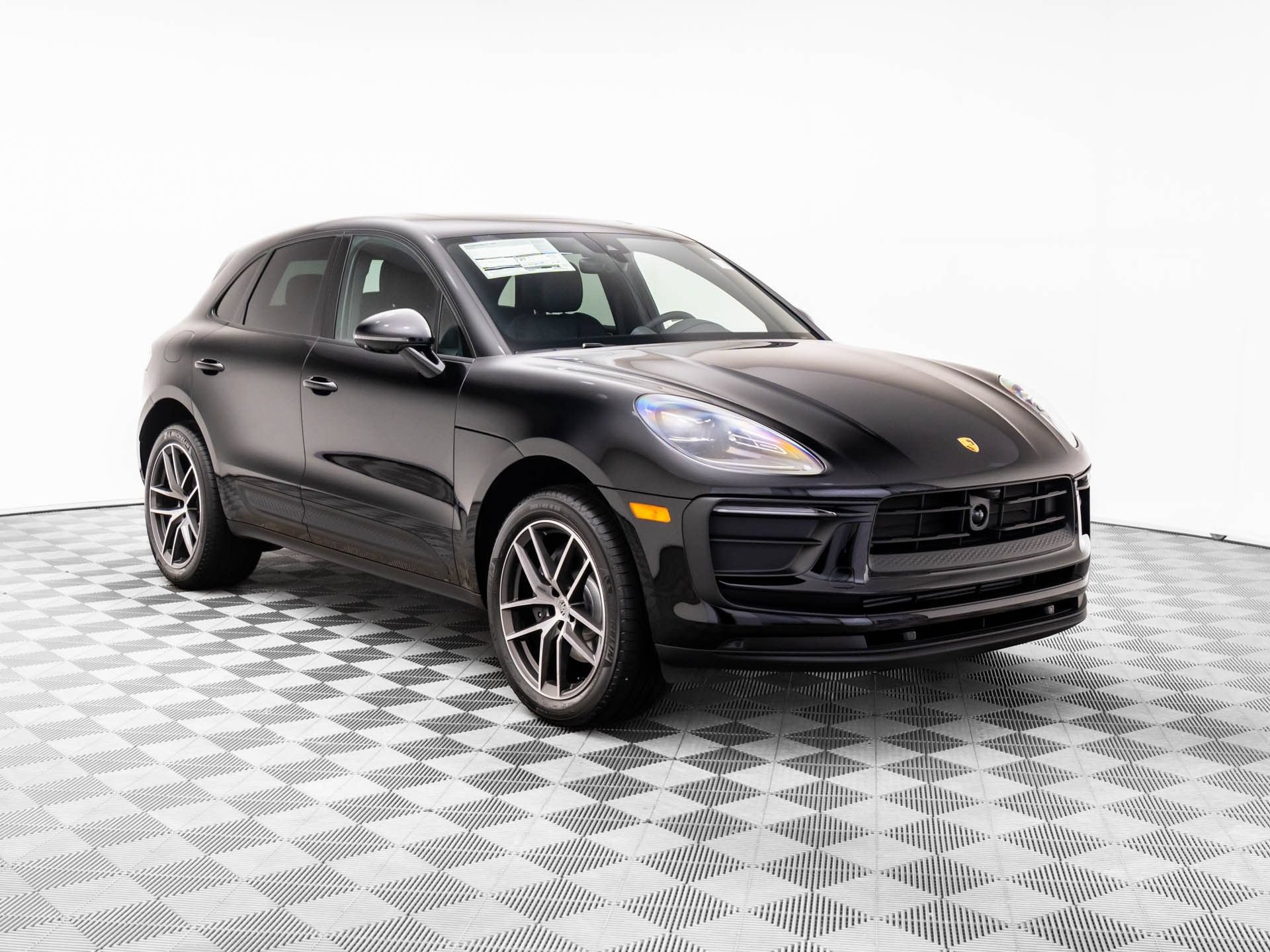 Certified 2026 Porsche Macan AWD/4WD image 6