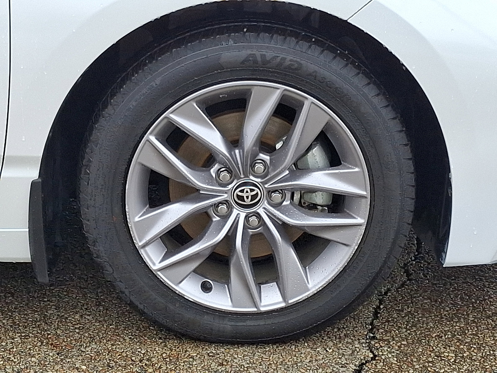 Certified 2021 Toyota Avalon XLE w/ Moonroof Package image 8