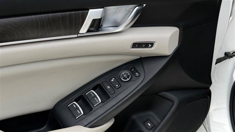 Used 2018 Honda Accord Touring image 21