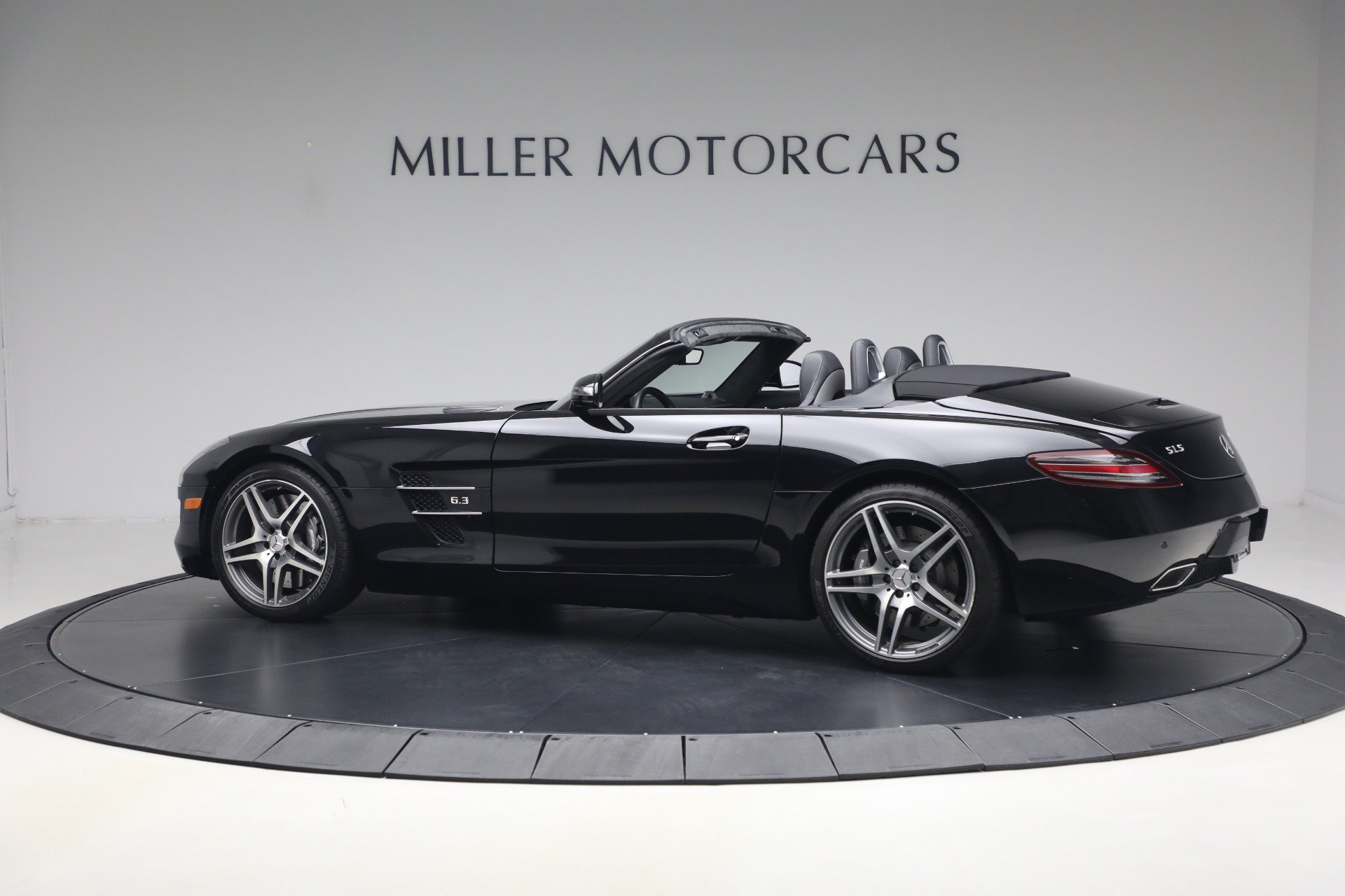 Used 2012 Mercedes-Benz SLS AMG Roadster image 4