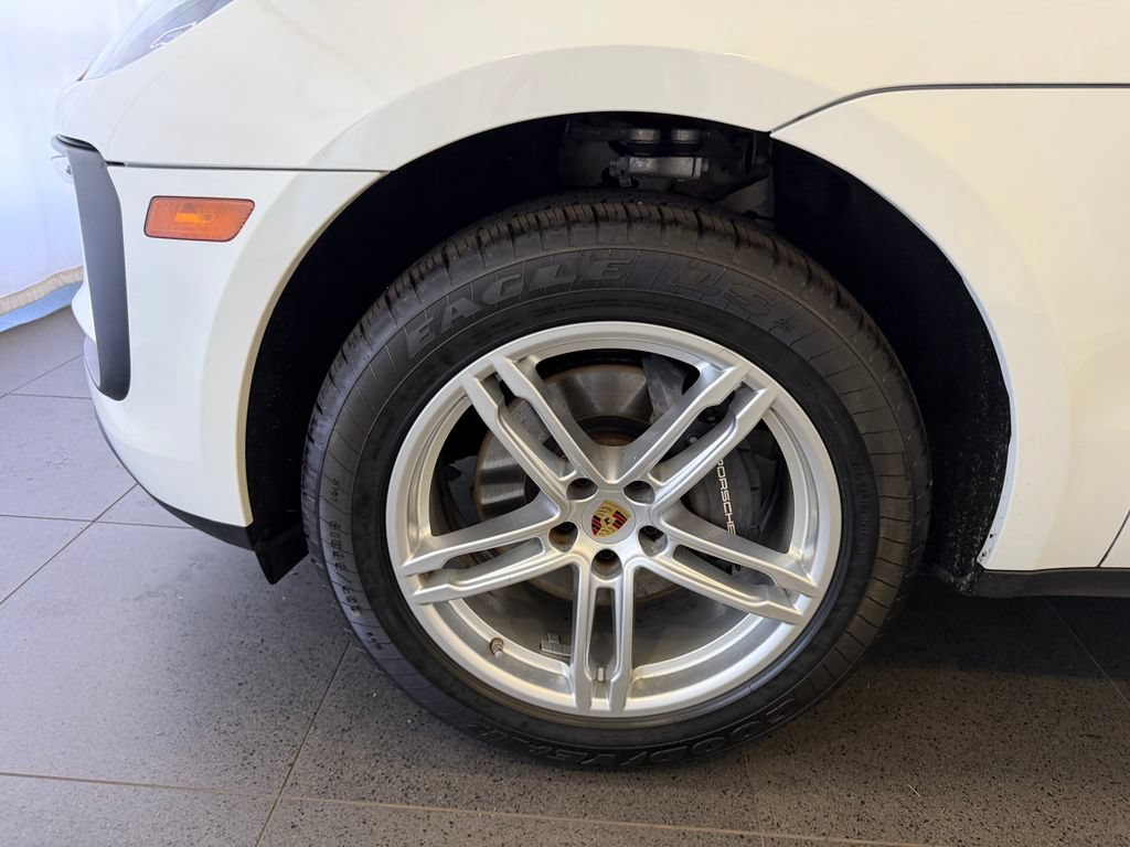 Certified 2023 Porsche Macan AWD/4WD image 10