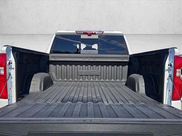 Used 2024 Chevrolet Silverado 1500 High Country w/ Technology Package AWD/4WD image 10