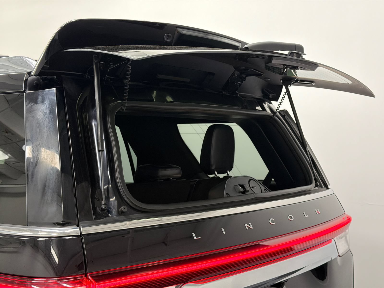 Certified 2022 Lincoln Navigator Reserve AWD/4WD image 8