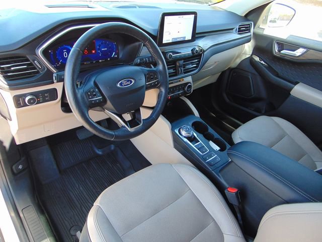 Used 2020 Ford Escape Titanium w/ Titanium Premium Package 2.0 AWD/4WD image 11