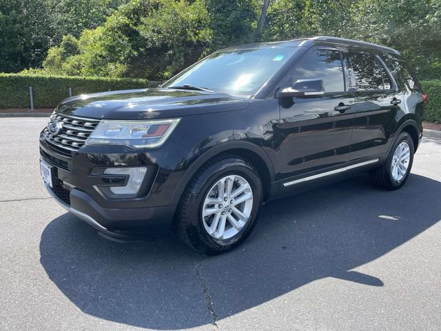 Used 2016 Ford Explorer XLT w/ Equipment Group 202A FWD image 3