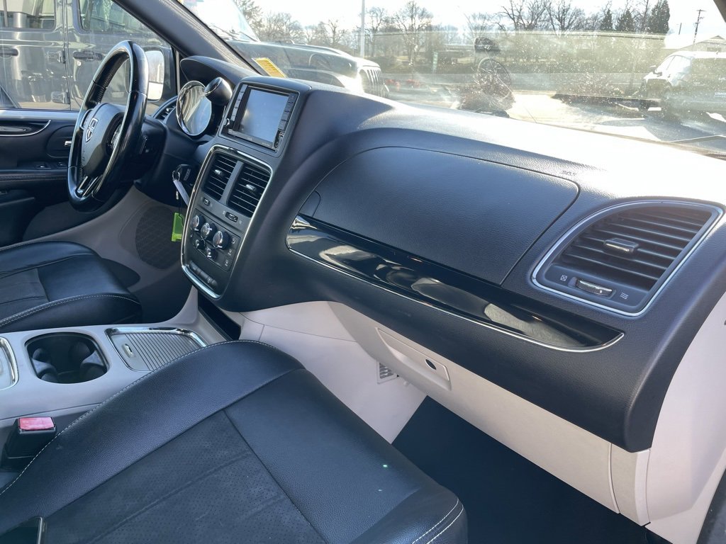 Used 2019 Dodge Grand Caravan SXT image 29