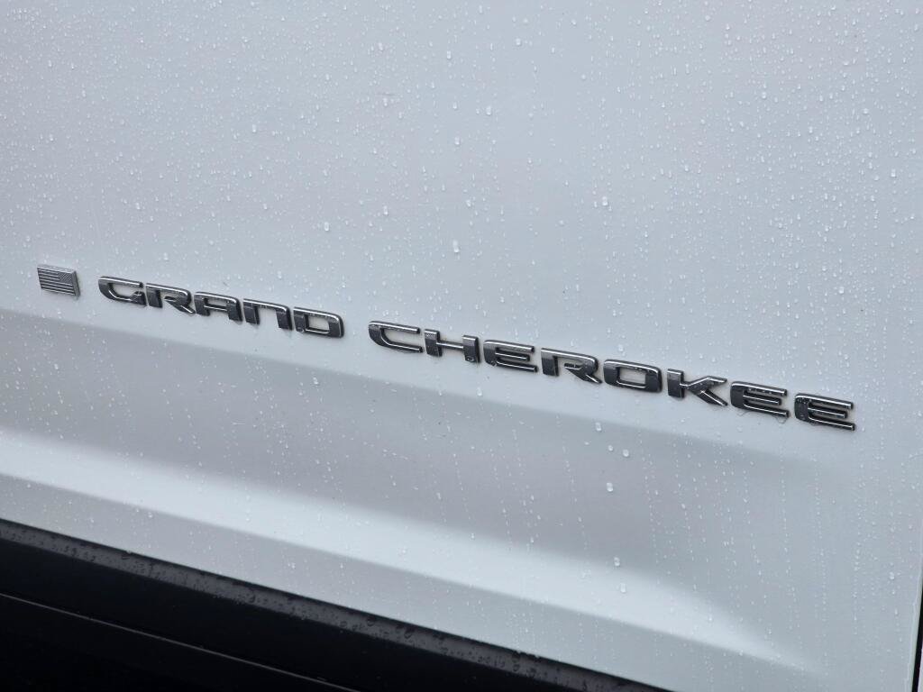 Used 2023 Jeep Grand Cherokee L Laredo w/ Luxury Tech Group I AWD/4WD image 35