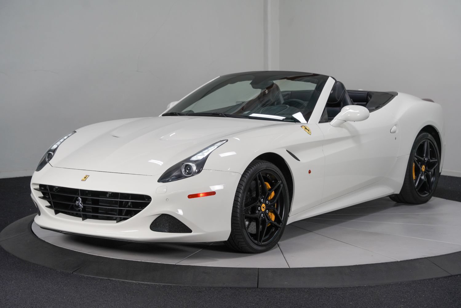 Used 2016 Ferrari California T RWD image 5