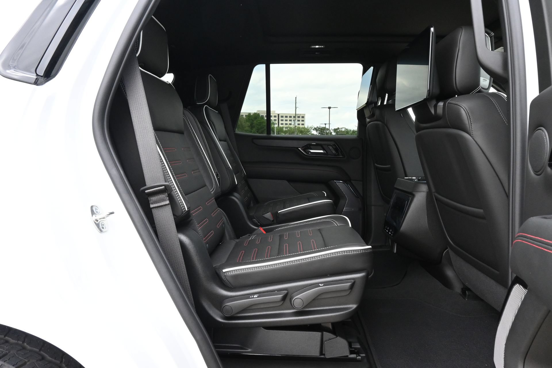 Used 2026 GMC Yukon AT4 Ultimate AWD/4WD image 25