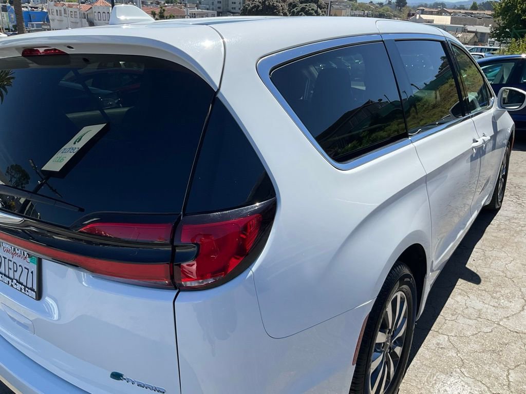 Used 2022 Chrysler Pacifica Touring-L w/ Uconnect Theater Family Group image 95