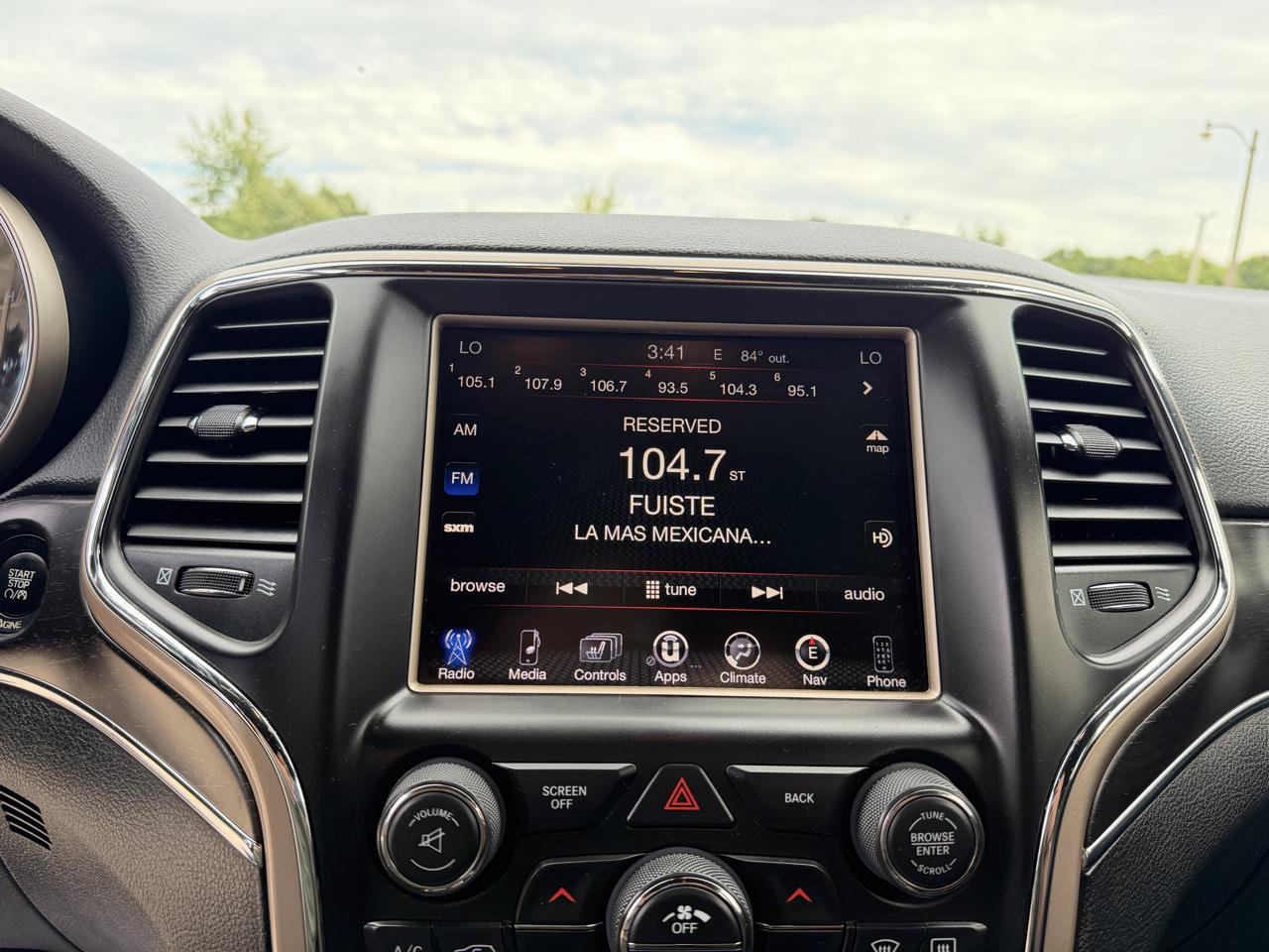 Used 2016 Jeep Grand Cherokee Limited AWD/4WD image 12