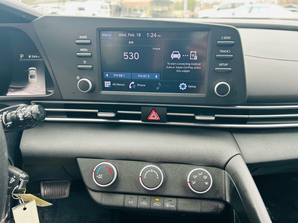 Used 2021 Hyundai Elantra SE image 33