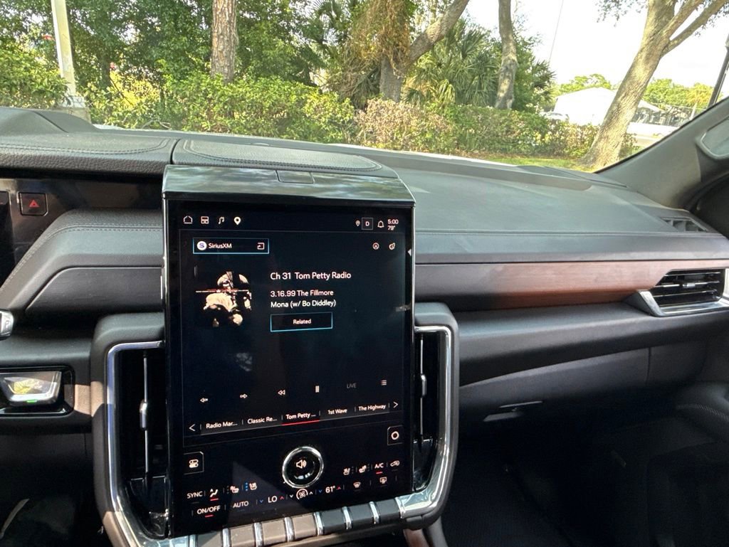 Used 2025 GMC Yukon XL Denali AWD/4WD image 59