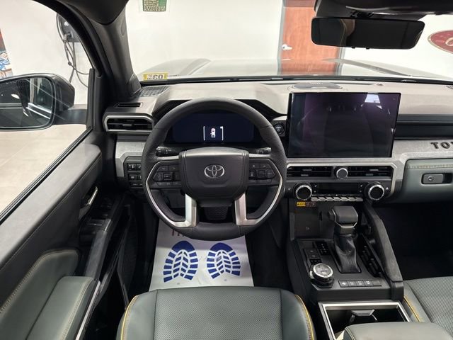 Used 2025 Toyota Tacoma Trailhunter image 43