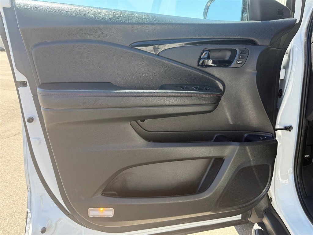 Used 2024 Honda Passport Black Edition image 12